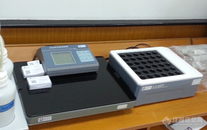 交流會(huì)上，格丹納儀器展示了自主研發(fā)的HT-300實(shí)驗(yàn)電熱板、DS-360智能石墨消解儀